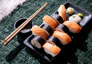 Vypálený talíř na sushi - černý - L small 1