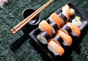 Vypálený talíř na sushi - černý - L small 2