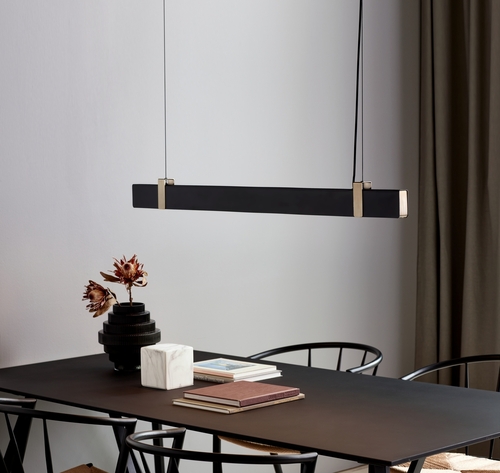 Kontrola Černá závěsná lampa Lilt Nordlux nad stolem