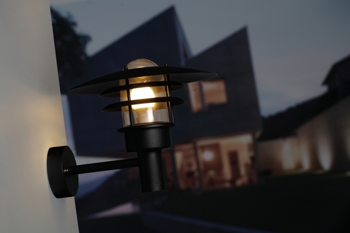 Kontrola Venkovní nástěnné svítidlo Nordlux LØNSTRUP 32, černé, čiré sklo, E27 max. 60 W, IP44, Ø 31 cm