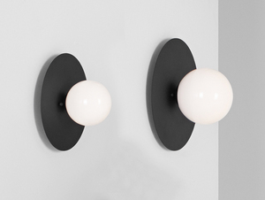 Nástěnné svítidlo CustomForm SKIVA BALL S – černé s mléčným stínidlem small 3