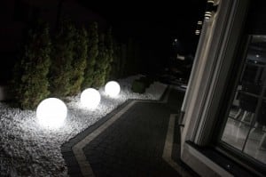 Bílá dekorativní zahradní koule LUNA BALL 25 cm – LED E27, PREMIUM, odolná proti UV small 5