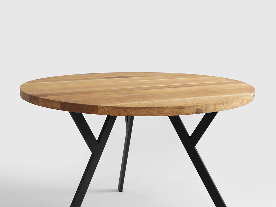 Zobrazit Kulatý jídelní stůl CustomForm ZX SOLID WOOD 120 cm, dřevo a černá Kulatý jídelní stůl CustomForm ZX SOLID WOOD 120 cm, dřevo a černá