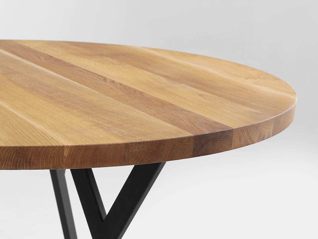 Zobrazit Kulatý jídelní stůl CustomForm ZX SOLID WOOD 120 cm, dřevo a černá Kulatý jídelní stůl CustomForm ZX SOLID WOOD 120 cm, dřevo a černá