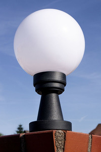 Luna Ball Bílý PLINTO 20 cm E27 LED zahradní stojací lampa s podstavcem small 1