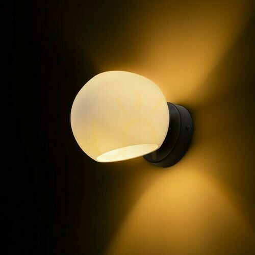 Kontrola Povrchová nástěnná lampa Solaris Mléčné sklo/černá 230 V Led E14 7 W.