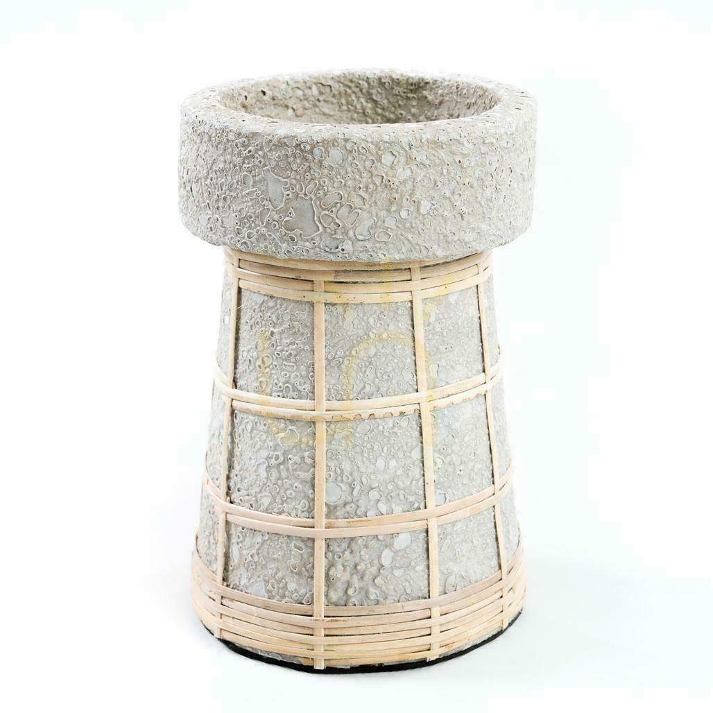 Kontrola Svícen BAZAR BIZAR Serene beton natural terakota ratan L Svícen BAZAR BIZAR Serene beton natural terakota ratan L