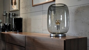 Moderní stolní lampa Laut s mosazným povrchem Famlight small 1