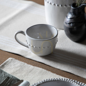 Sada 4 porcelánových hrnků Gallery Direct bílá s korálkovým dekorem 145x110x80 mm 1 Sada 4 porcelánových hrnků Gallery Direct bílá s korálkovým dekorem 145x110x80 mm small 1