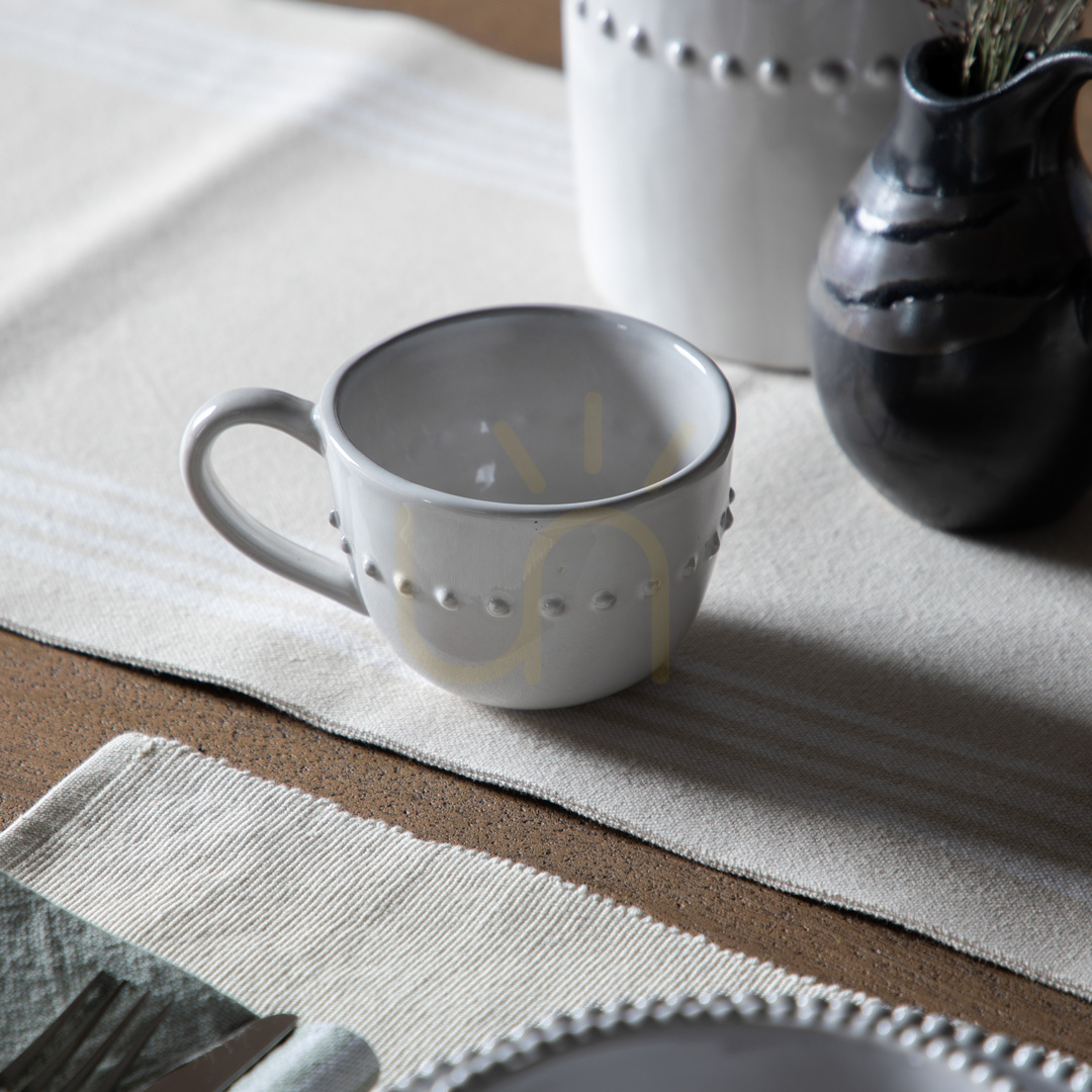 Pohled Sada 4 porcelánových hrnků Gallery Direct bílá s korálkovým dekorem 145x110x80 mm Sada 4 porcelánových hrnků Gallery Direct bílá s korálkovým dekorem 145x110x80 mm