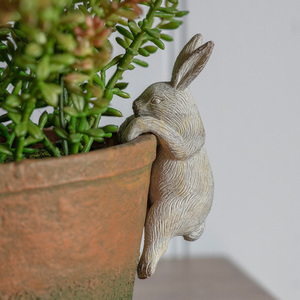 Závěsná dekorace na květináč Pippa Hare, 2 ks, Gallery Direct, polyresin, bílá patina, 11 cm, 5059413411038 small 1