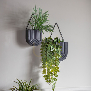Nástěnné kovové květináče Gallery Direct Lexy sada 2 ks černé 40 cm small 1