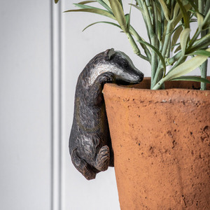 Závěs na květináč Bryson Badger 2 ks starobílý polyresin Gallery Direct 5059413410956 1 Závěs na květináč Bryson Badger 2 ks starobílý polyresin Gallery Direct 5059413410956 small 1