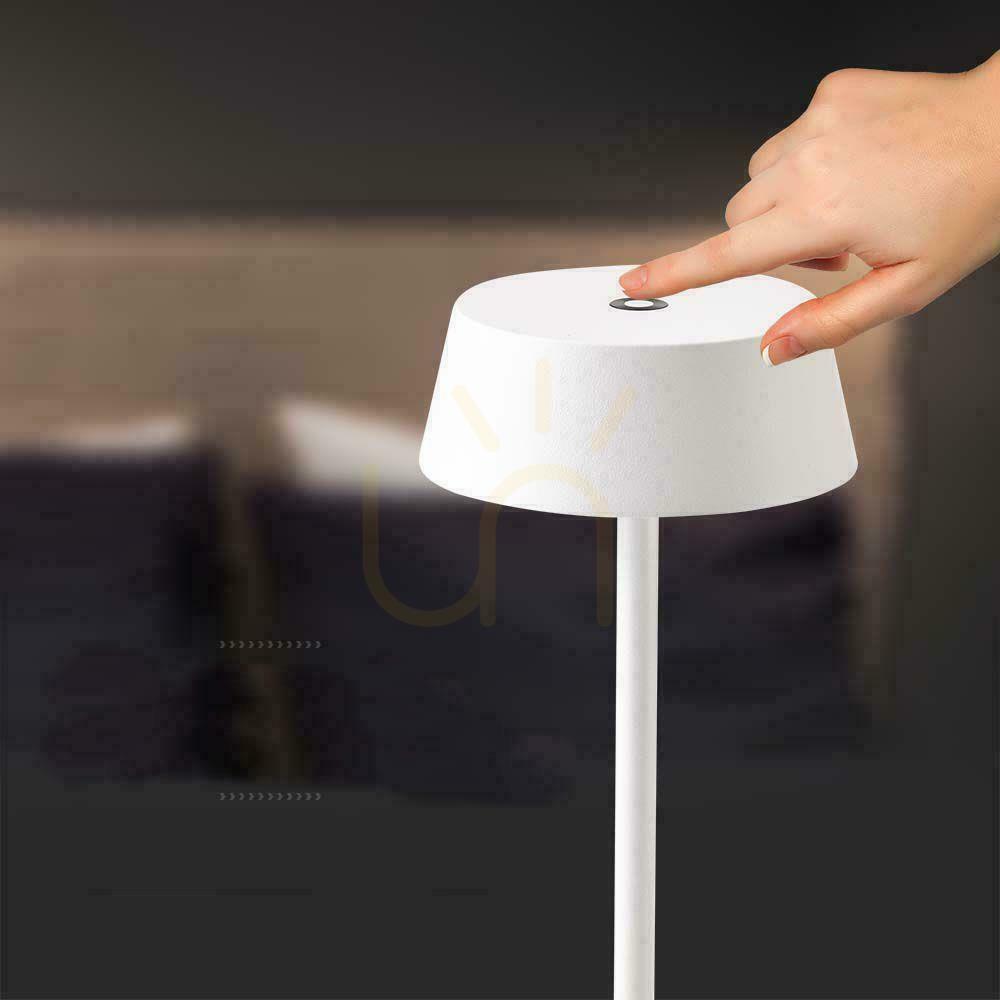 Pohled V-TAC 2W LED nabíjecí stmívatelná lampa na noční stolek IP54 bílá VT-7562 3000K 200lm. V-TAC 2W LED nabíjecí stmívatelná lampa na noční stolek IP54 bílá VT-7562 3000K 200lm.