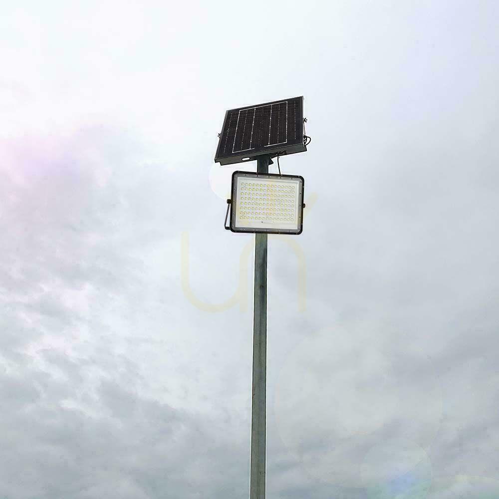 Pohled V-TAC 20W solární LED projektor s dálkovým ovládáním, AUTO, časovač, IP65 černý VT-180W 4000K 1800lm V-TAC 20W solární LED projektor s dálkovým ovládáním, AUTO, časovač, IP65 černý VT-180W 4000K 1800lm