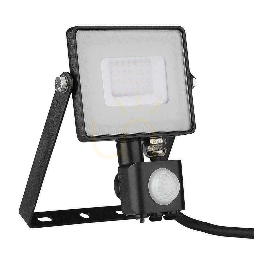 Pohled V-TAC 30W LED projektor SAMSUNG CHIP Senzor pohybu s funkcí vypnutí černá VT-30-S-B 3000K 2400lm 5 let záruka V-TAC 30W LED projektor SAMSUNG CHIP Senzor pohybu s funkcí vypnutí černá VT-30-S-B 3000K 2400lm 5 let záruka