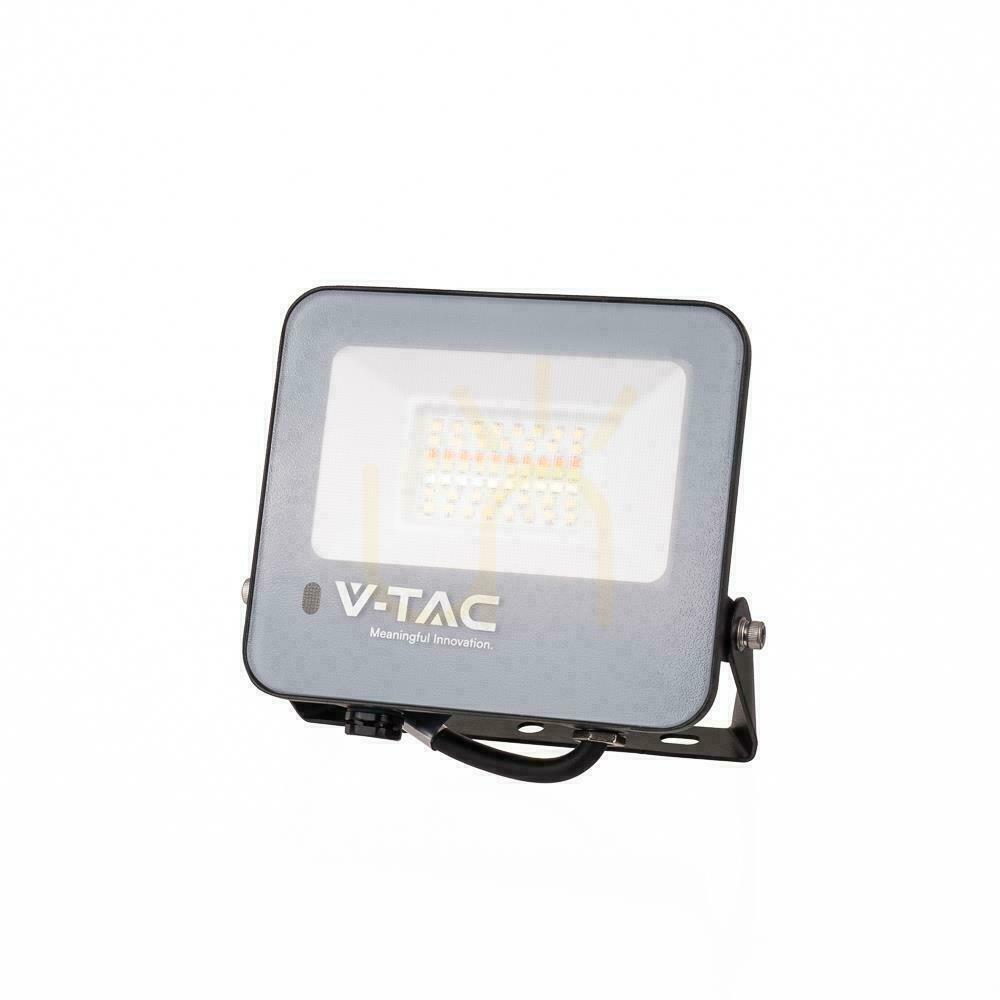 Pohled V-TAC LED projektor 30W černý IP65 Pilot VT-44034 RGB+6500K 2310lm V-TAC LED projektor 30W černý IP65 Pilot VT-44034 RGB+6500K 2310lm