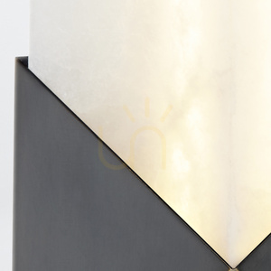 Malé nástěnné LED svítidlo Caesar Quintiesse, alabastr, Urban Bronze, 9 W 620 lm small 3