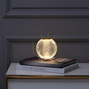 Malá stolní LED lampa Quintiesse Marni QN-MARNI-TL-S-NBR, přírodní mosaz small 7