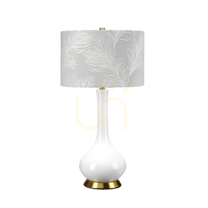 Stolní lampa Milo - 1 světelný zdroj - bílá / patinovaná mosaz, stínidlo s pírky Duck Egg Blue Elstead small 0