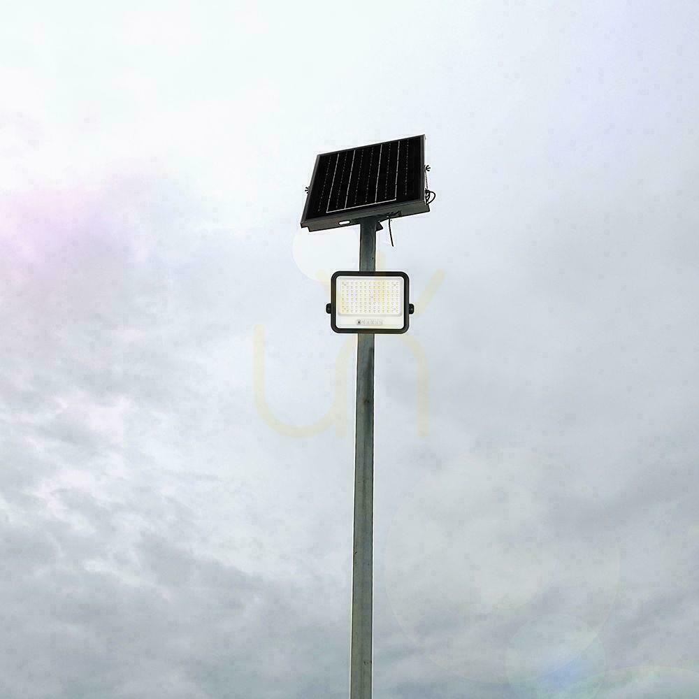 Zobrazit V-TAC 200W CCT solární LED projektor dálkový automatický časovač IP65 černý VT-204W 1700lm 3 roky záruka V-TAC 200W CCT solární LED projektor dálkový automatický časovač IP65 černý VT-204W 1700lm 3 roky záruka