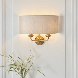 Nástěnné svítidlo Endon Highclere ve staromosazném provedení, 2 × E14, přírodní len small 1