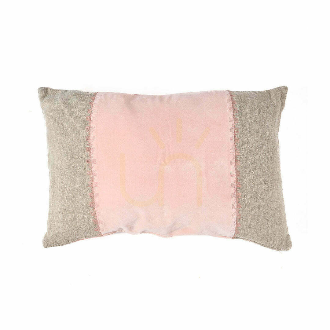 Kontrola Povlak na polštář BAZAR BIZAR The Velvet Divorce Natural Pink 30 × 50 cm Povlak na polštář BAZAR BIZAR The Velvet Divorce Natural Pink 30 × 50 cm