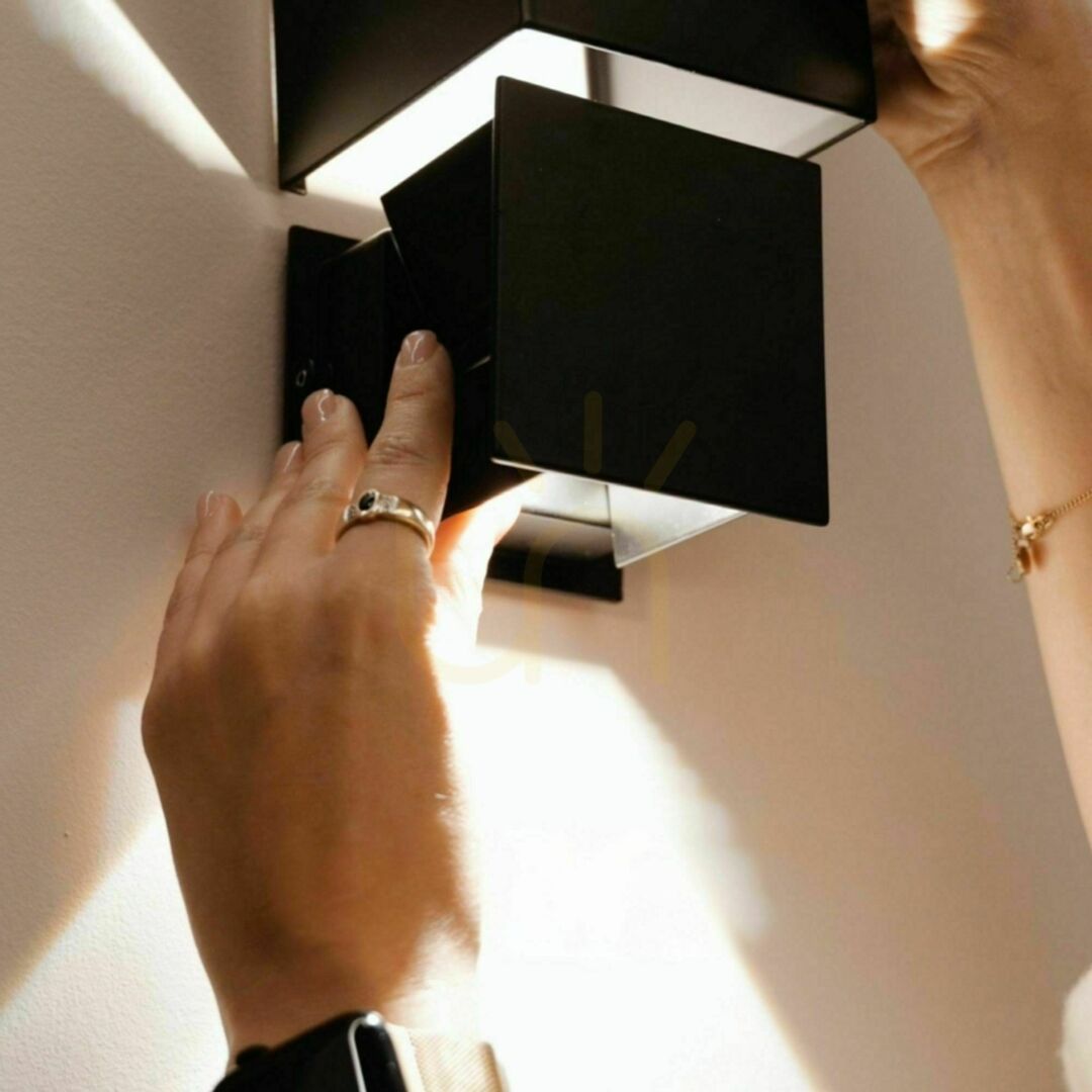 Zobrazit Nástěnné LED svítidlo s pohybovým čidlem s.luce Ixa bílá 10 cm 11 W IP44 Nástěnné LED svítidlo s pohybovým čidlem s.luce Ixa bílá 10 cm 11 W IP44