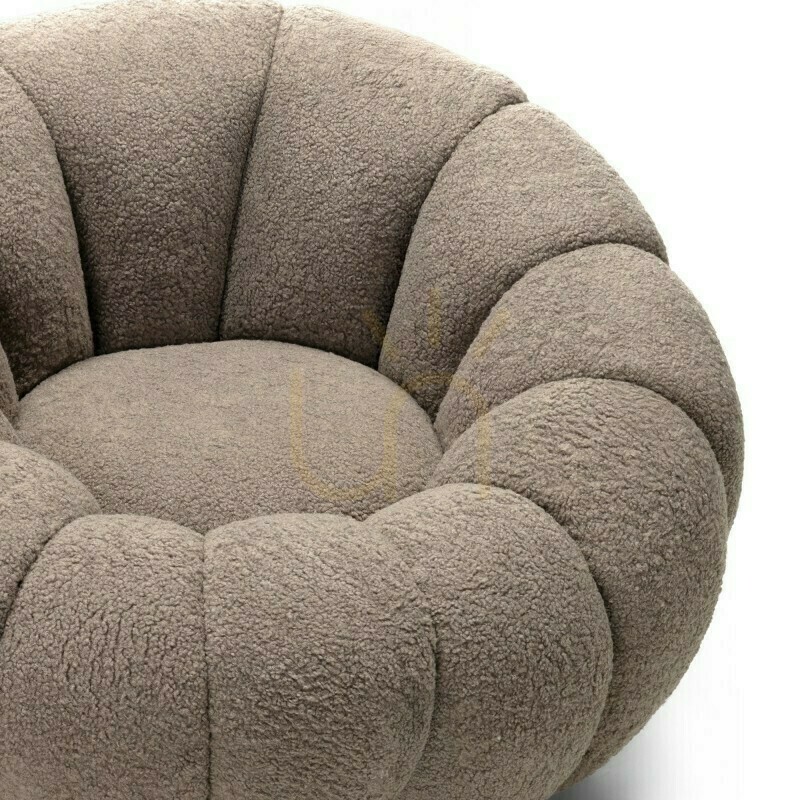 Náhled Křeslo FLOWER v barvě cappuccino, s otočnou základnou, potažené bouclé látkou a se zaoblenými tvary od značky Nova Nook Křeslo FLOWER v barvě cappuccino, s otočnou základnou, potažené bouclé látkou a se zaoblenými tvary od značky Nova Nook