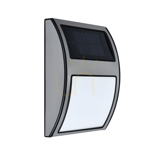 Kontrola Solární nástěnné svítidlo s číslem domu, obsahuje 3 LED diody o výkonu 0,1 W, saténový kov / bílý a černý plast, IP44, 17 cm