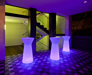 CAPRI 3155 Bílý zahradní stůl, 1xLED small 1