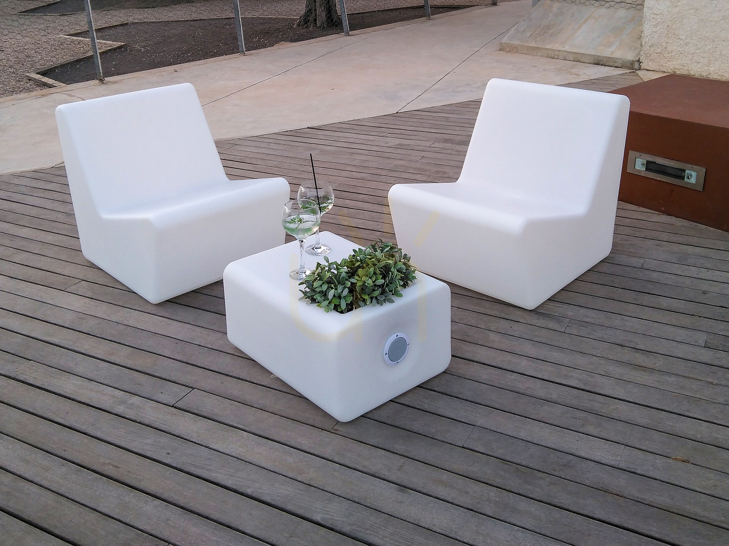 Náhled TARIDA SIT 3159 Bílá zahradní židle s 1 LED světlem TARIDA SIT 3159 Bílá zahradní židle s 1 LED světlem