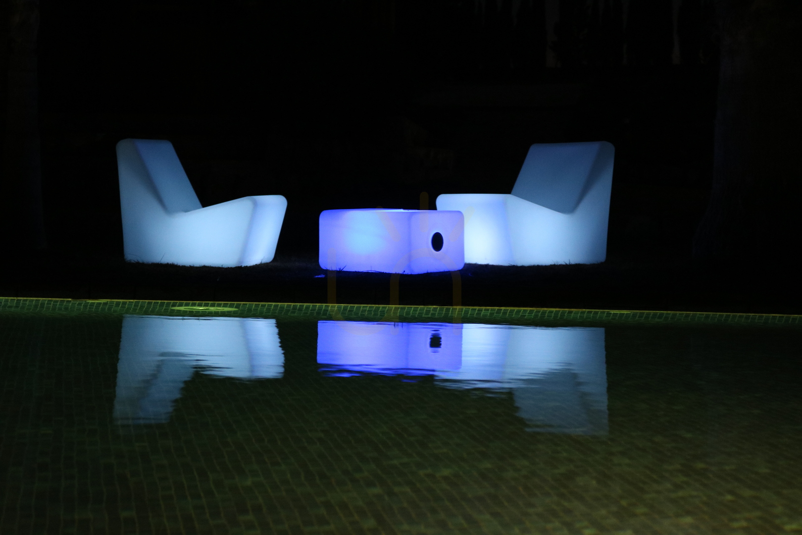 Zobrazit TARIDA SIT 3159 Bílá zahradní židle s 1 LED světlem TARIDA SIT 3159 Bílá zahradní židle s 1 LED světlem