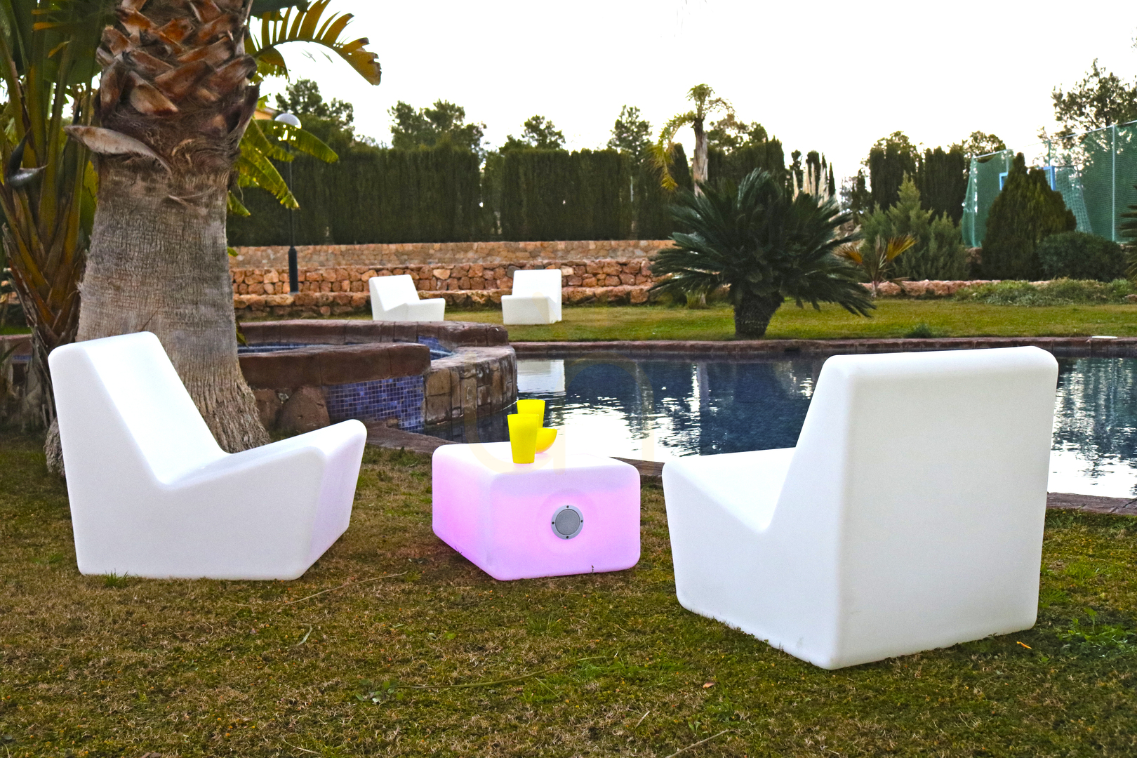 Kontrola TARIDA SIT 3159 Bílá zahradní židle s 1 LED světlem TARIDA SIT 3159 Bílá zahradní židle s 1 LED světlem