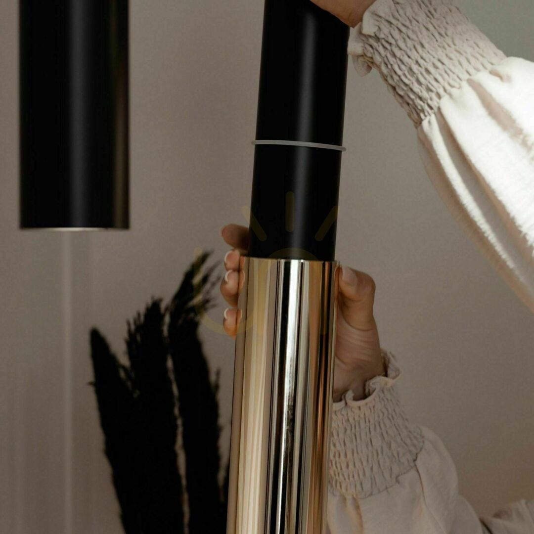 Zobrazit Závěsné svítidlo s.luce Crutch, černé, GU10, s vyměnitelným dekorativním válcem Závěsné svítidlo s.luce Crutch, černé, GU10, s vyměnitelným dekorativním válcem