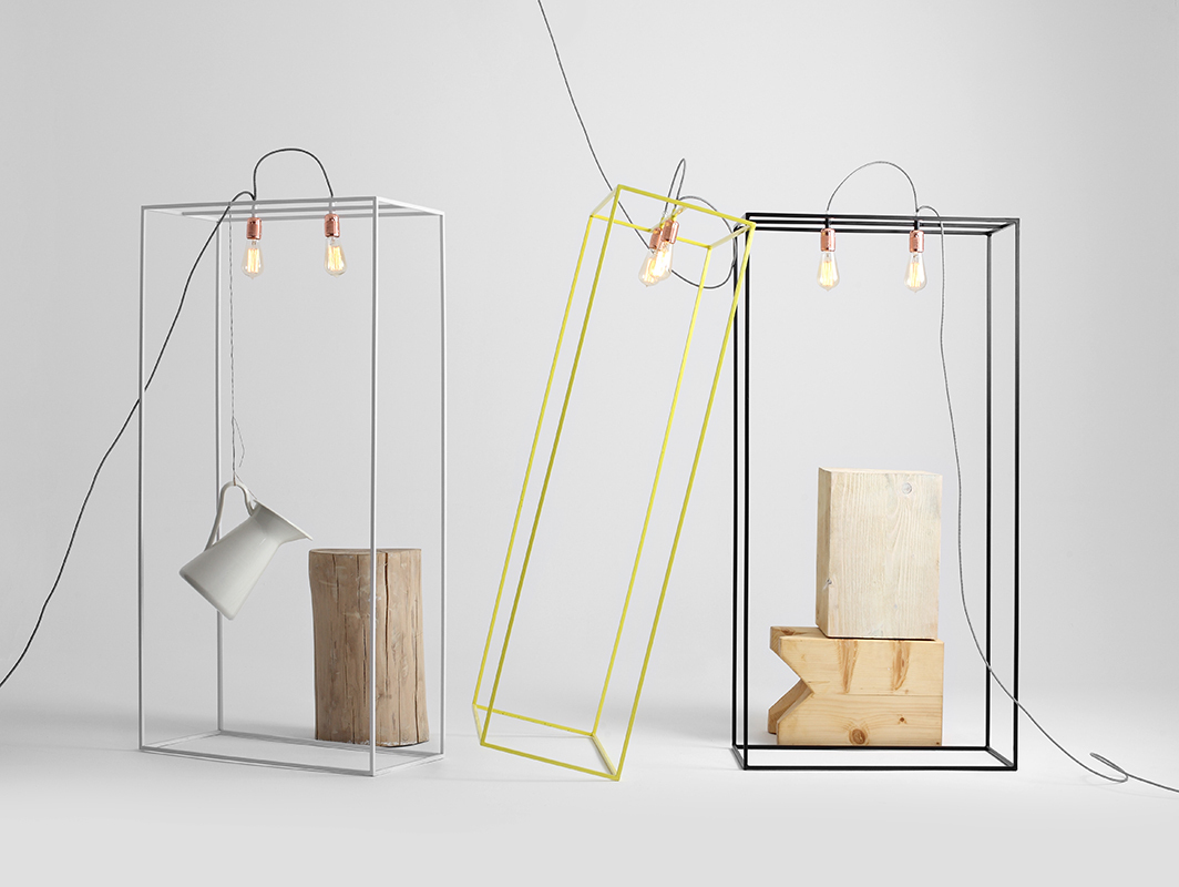 Náhled Stojací lampa CustomForm METRIC FLOOR M černá RAL 9005 Stojací lampa CustomForm METRIC FLOOR M černá RAL 9005