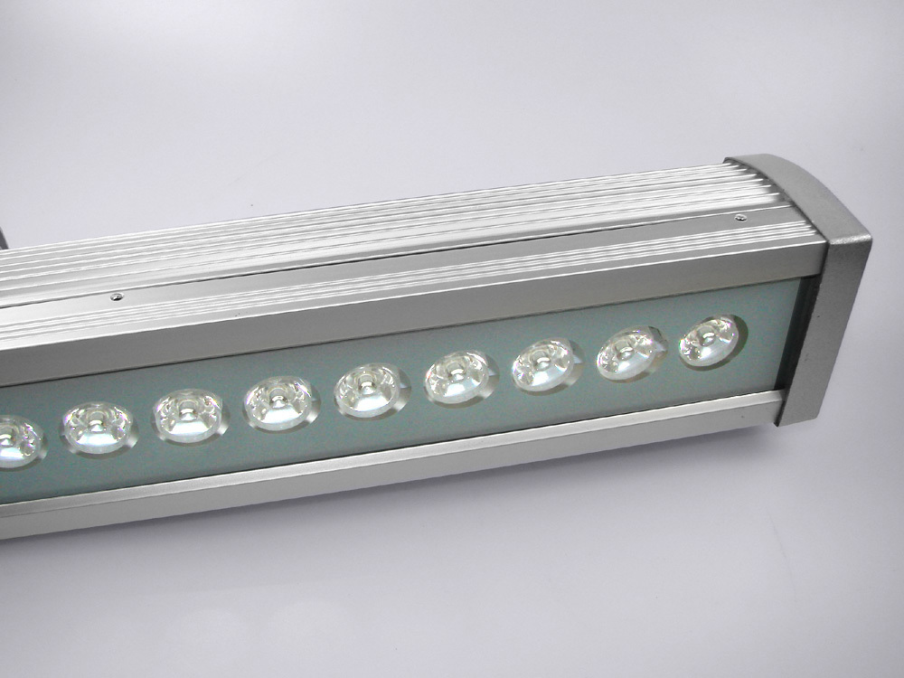 Kontrola Lineární venkovní svítidlo Aland 4500K 18W IP44 LED Lineární venkovní svítidlo Aland 4500K 18W IP44 LED